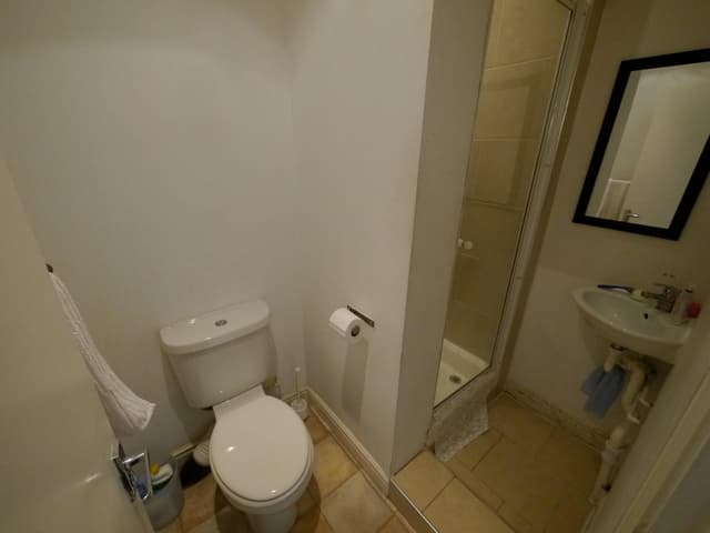 Flat 4, 24 Blenheim Square, Leeds - Image 5