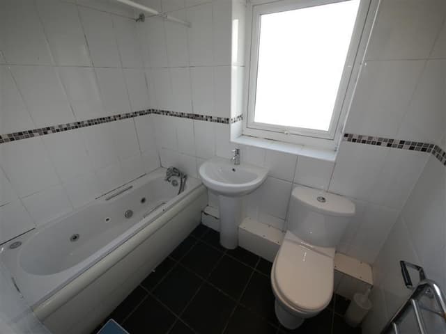 Flat 16, Holborn Central Rampart Road, Leeds - Image 7