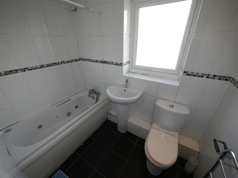 Flat 16, Holborn Central Rampart Road, Leeds - Image 7