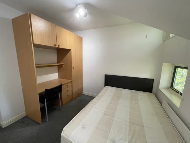 Flat 8, 69 Clarendon Road, Leeds - Image 7