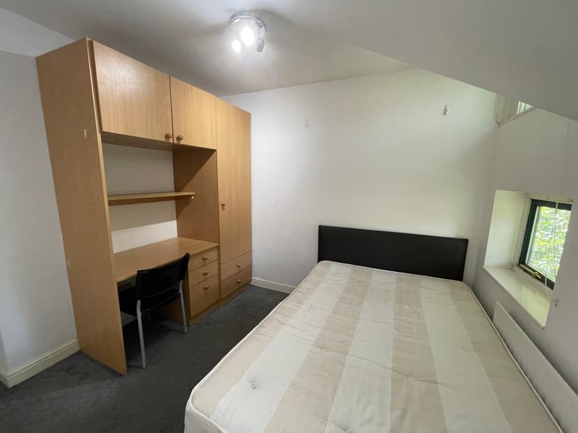 Flat 8, 69 Clarendon Road, Leeds - Image 7