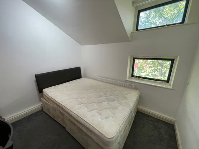 Flat 8, 69 Clarendon Road, Leeds - Image 9