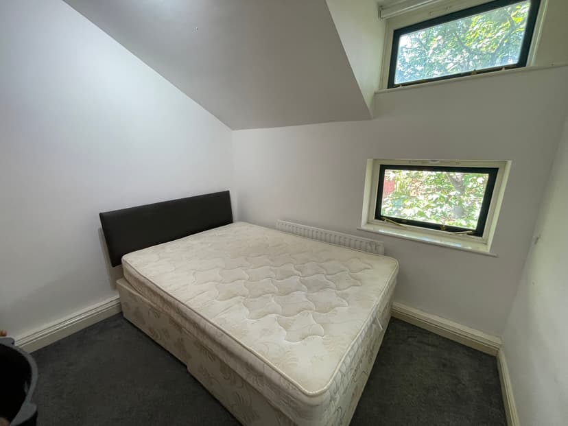 Flat 8, 69 Clarendon Road, Leeds - Image 9