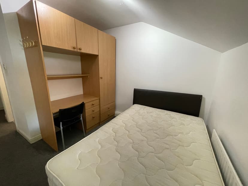 Flat 8, 69 Clarendon Road, Leeds - Image 10