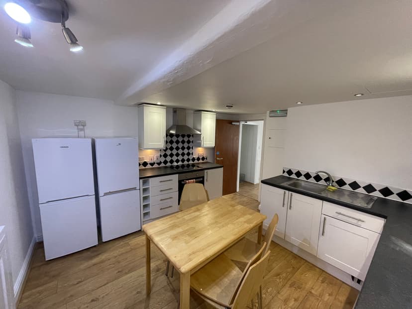 18 Hyde Park Corner, Moor View - Image 4