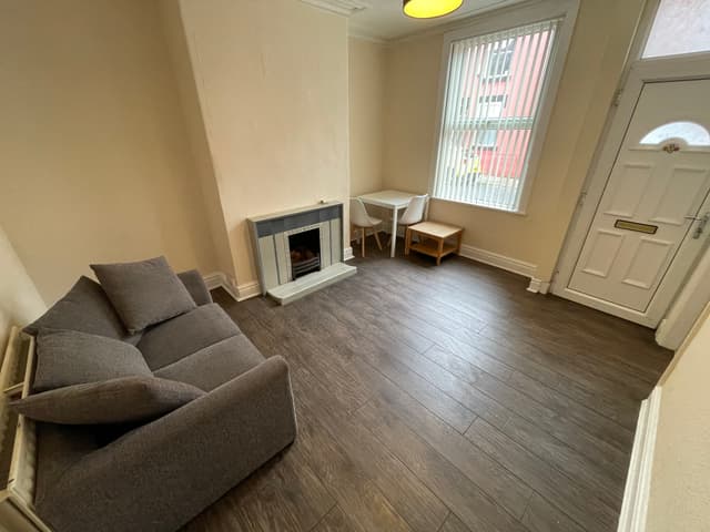 10 Harold Walk, Leeds - Image 2