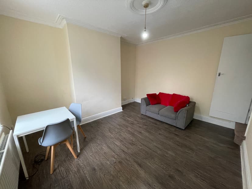 47 Harold View, Leeds - Image 1