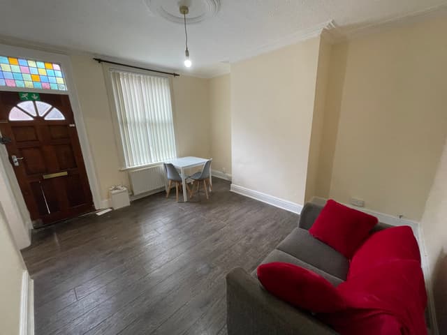 47 Harold View, Leeds - Image 2