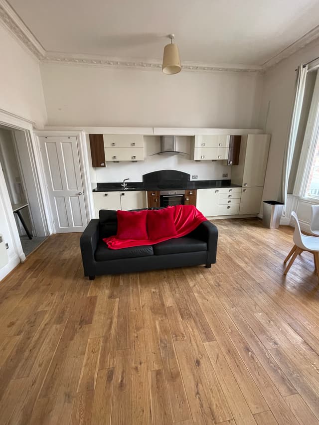 Flat 2, 37 Hanover Square, Leeds - Image 3