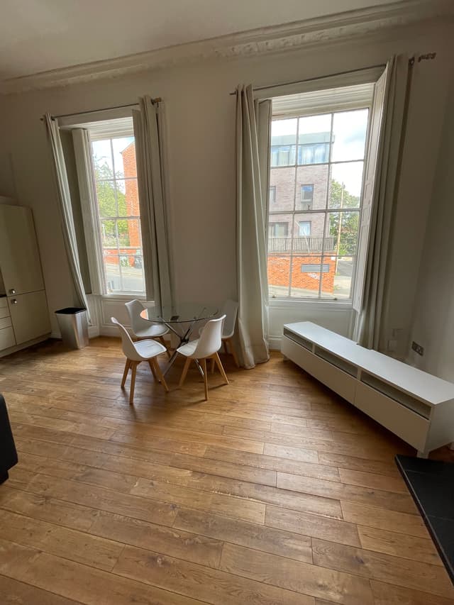 Flat 2, 37 Hanover Square, Leeds - Image 5