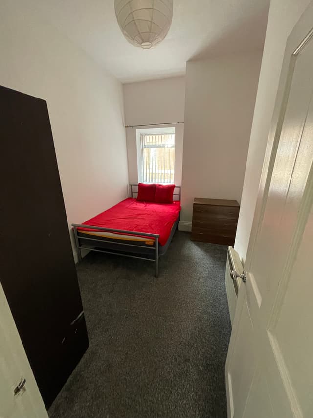 Flat 2, 37 Hanover Square, Leeds - Image 6