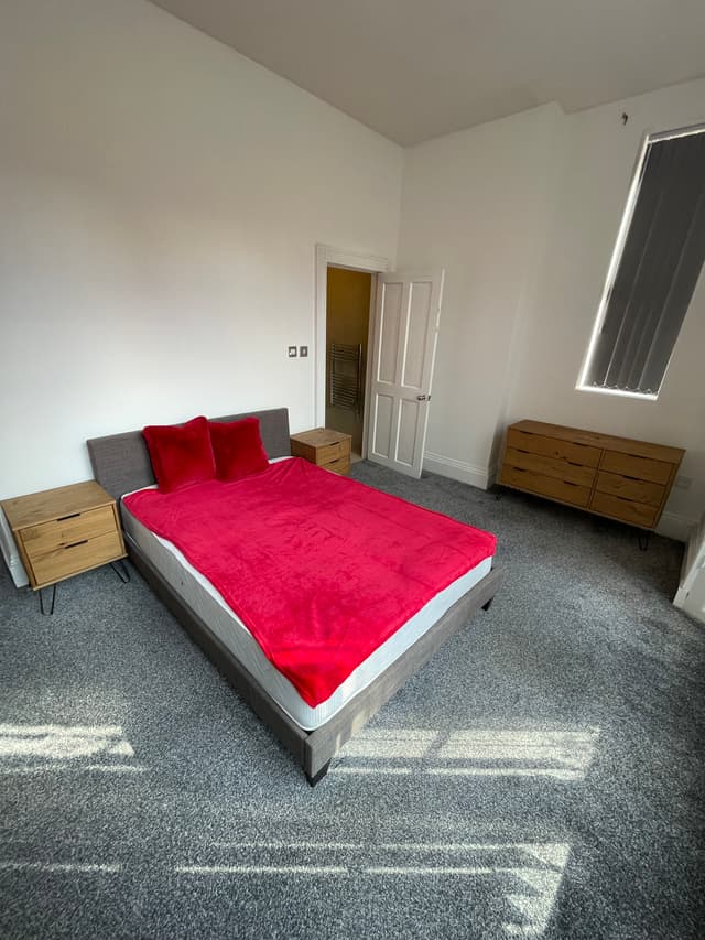 Flat 2, 37 Hanover Square, Leeds - Image 7