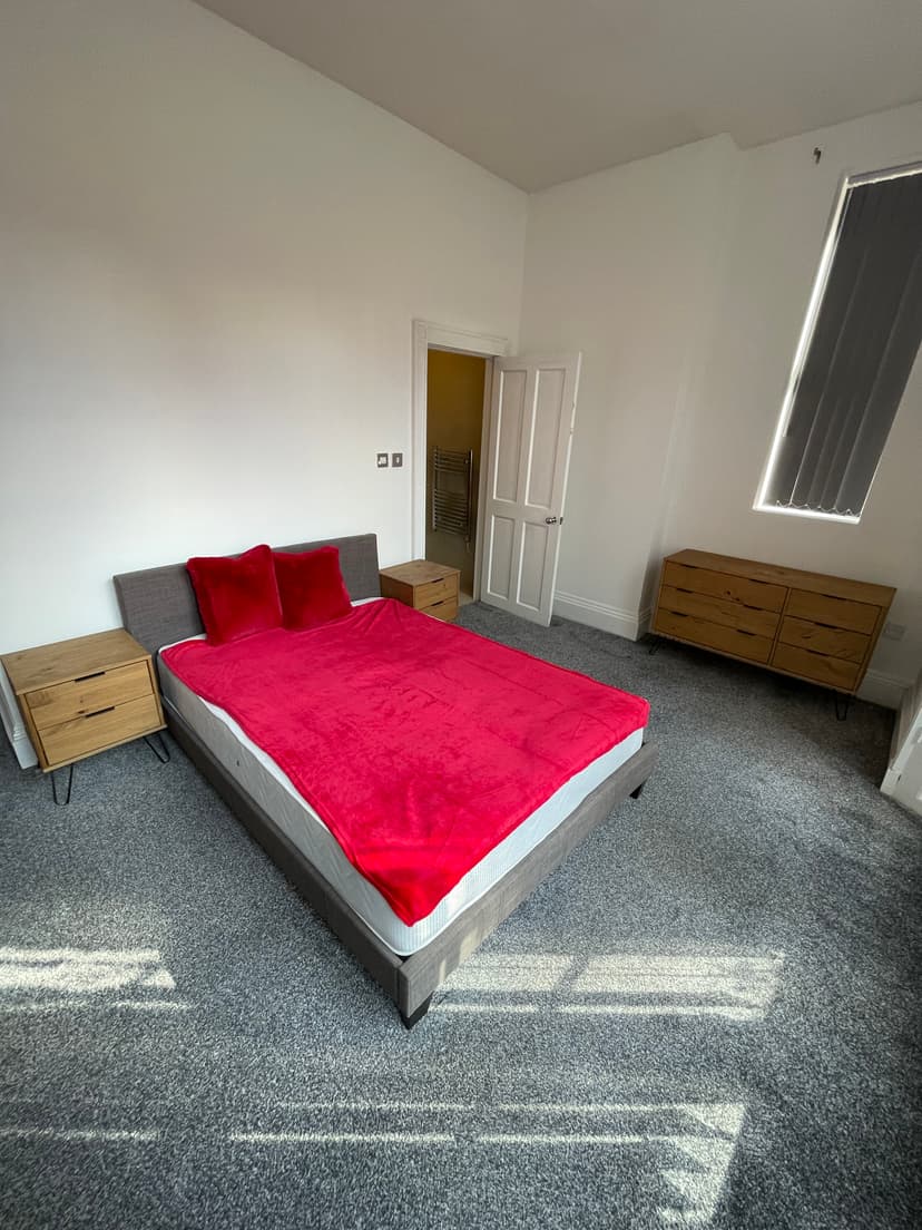 Flat 2, 37 Hanover Square, Leeds - Image 7