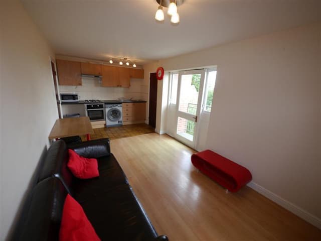 Flat 8, 1 Victoria Street Room 5, 1 Victoria Street, Leeds - Image 10