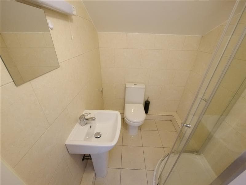 Flat 8, 1 Victoria Street Room 2, 1 Victoria Street, Leeds - Image 9