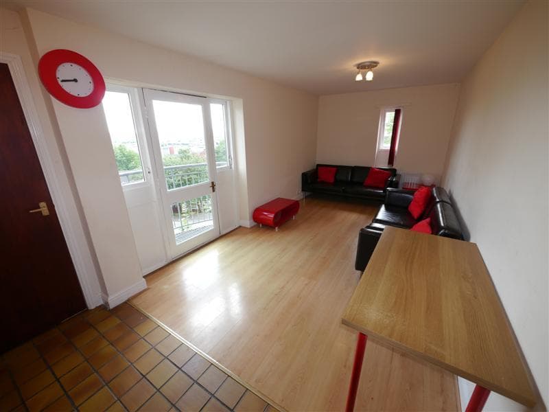 Flat 8, 1 Victoria Street Room 3, Leeds - Image 8