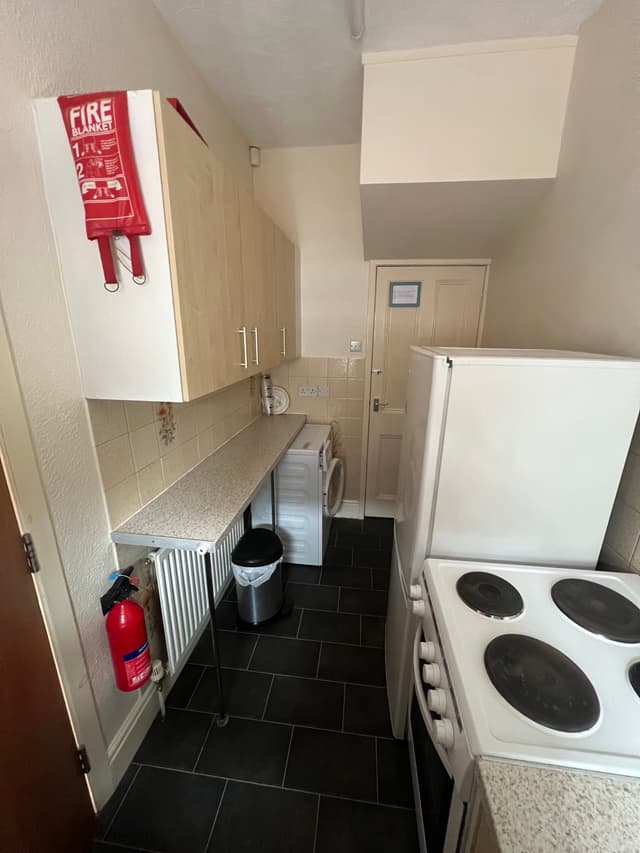 19 Harold Road, Leeds - Image 4