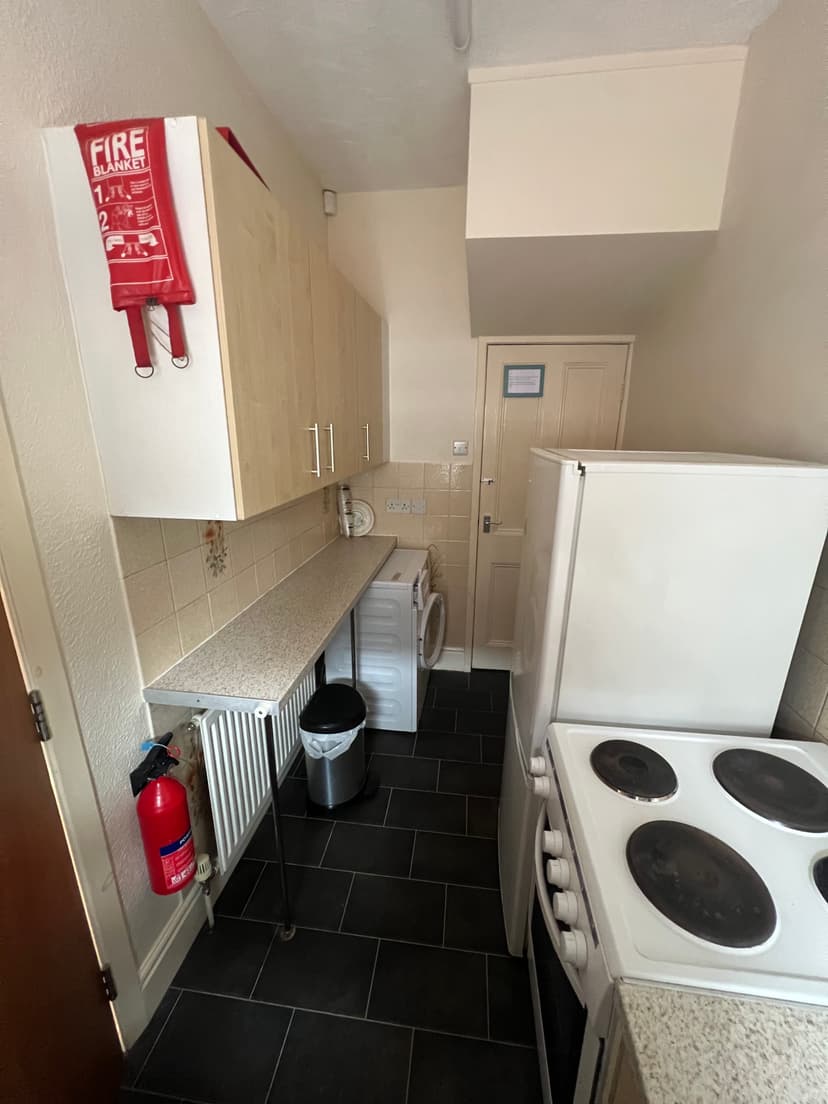 19 Harold Road, Leeds - Image 4