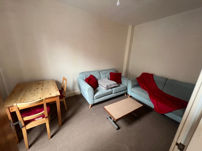 19 Harold Road, Leeds - Image 2