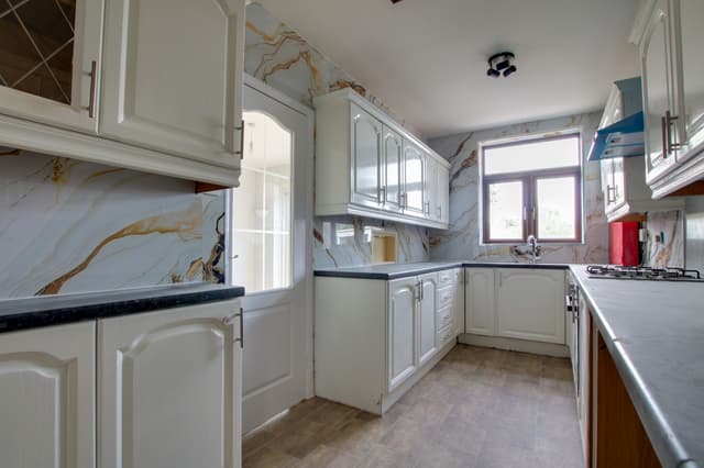 66 Homeway Road, Leicester - Image 8