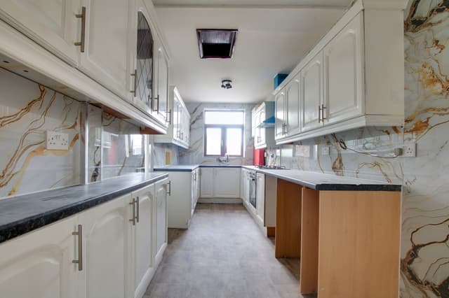 66 Homeway Road, Leicester - Image 2