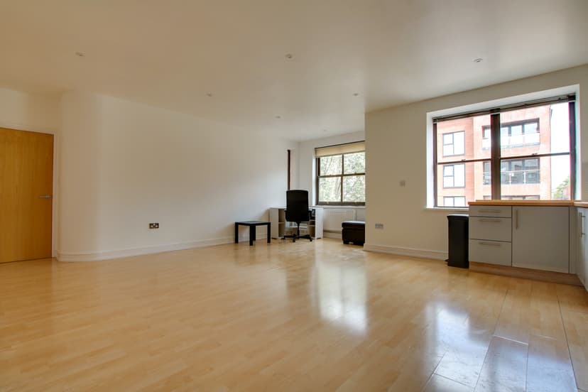 Flat 6, Princess House, 26 De Montfort Street - Image 12
