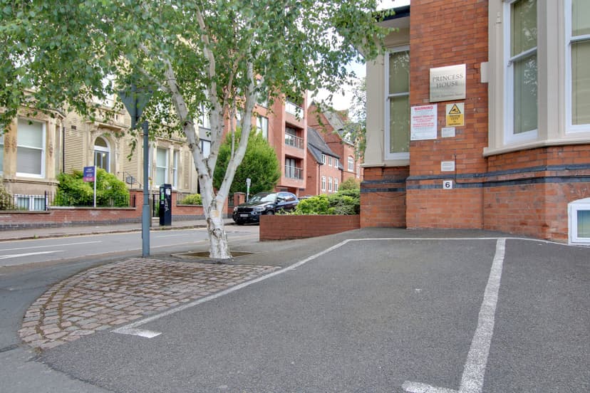 Flat 6, Princess House, 26 De Montfort Street - Image 4
