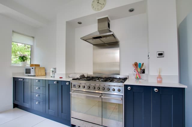 99 Shanklin Drive, Leicester - Image 9