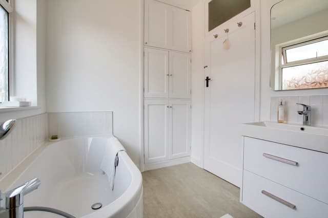 99 Shanklin Drive, Leicester - Image 24