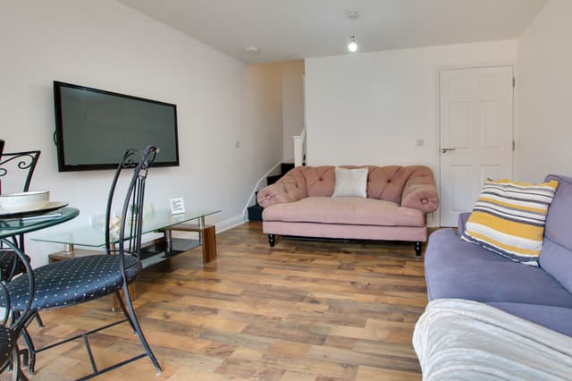 19 Blue Fox Close, Leicester - Image 5
