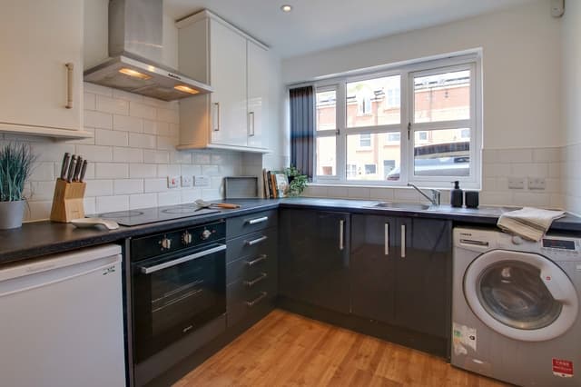 19 Blue Fox Close, Leicester - Image 10