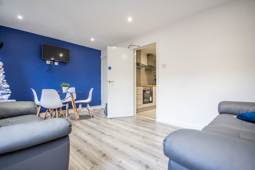 2 Sage Road, Leicester - Image 7