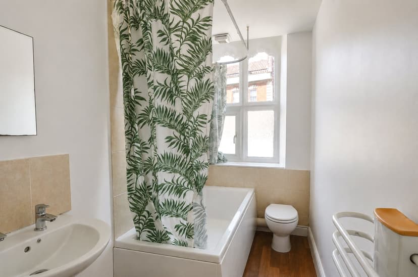 15 Barstaple House, Old Market Street - Image 3