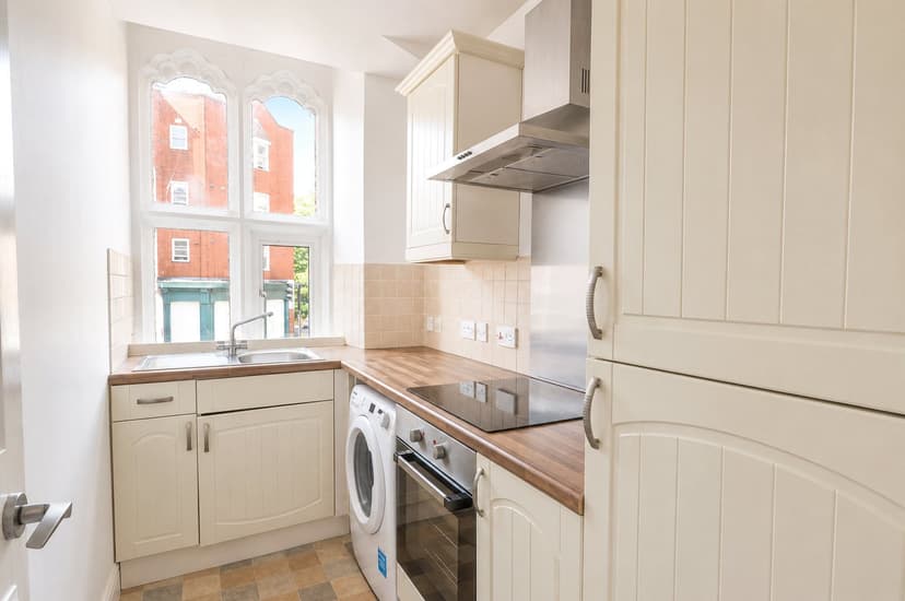 15 Barstaple House, Old Market Street - Image 2