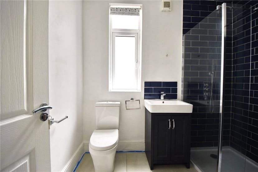 Room 3, Kingsholm Road - Image 5