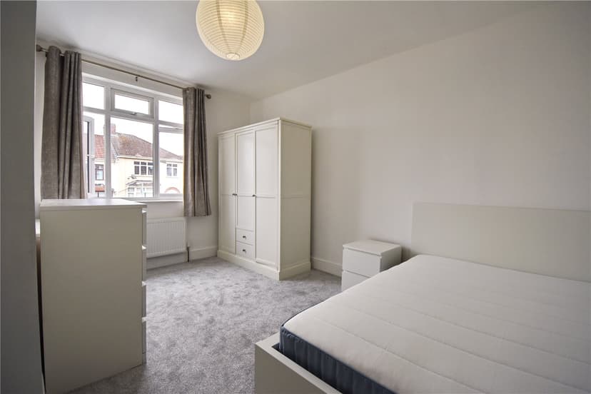 Room 3, Kingsholm Road - Image 1