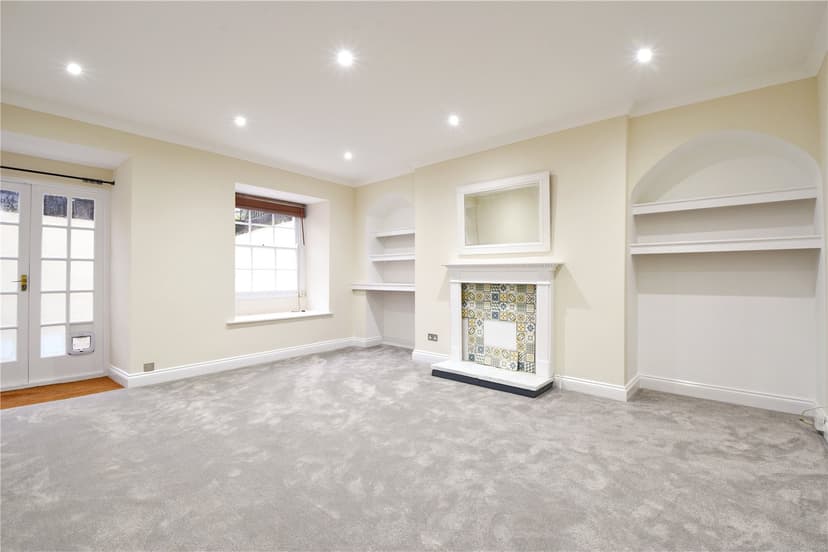 Basement Flat, Bellevue - Image 8