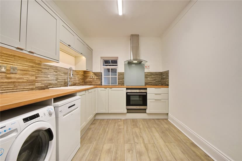 Basement Flat, Bellevue - Image 6