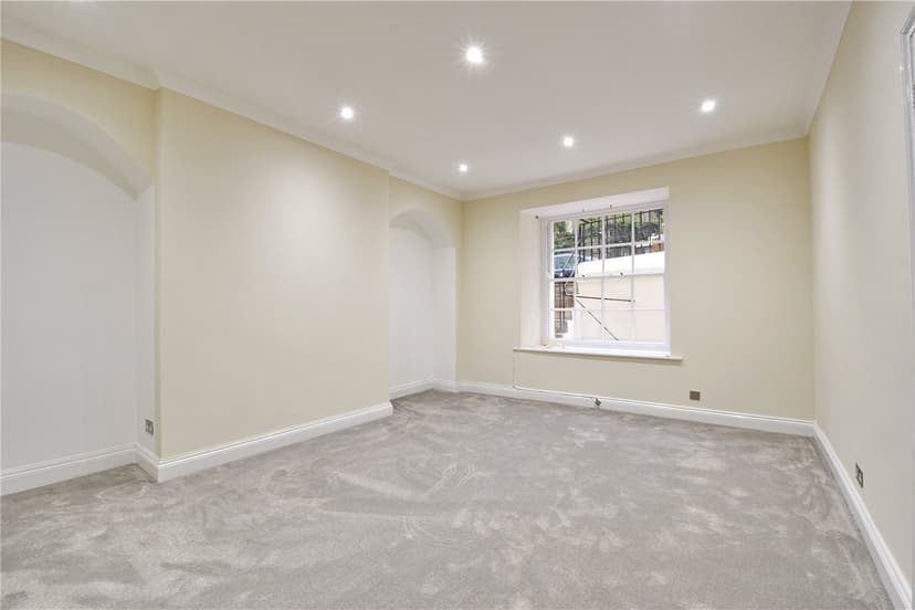 Basement Flat, Bellevue - Image 4