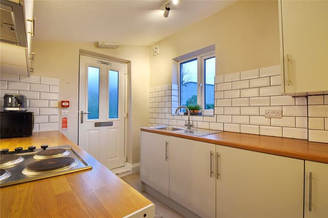 2A, Newbridge Road - Image 5