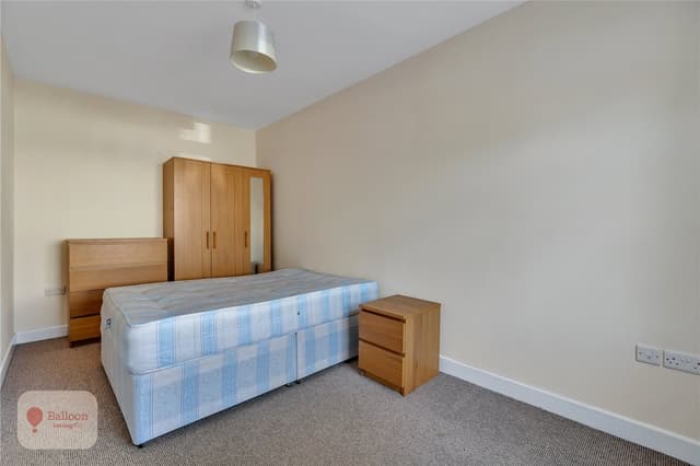 Room 1, Frome Valley Road - Image 17