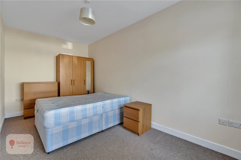 Room 1, Frome Valley Road - Image 17