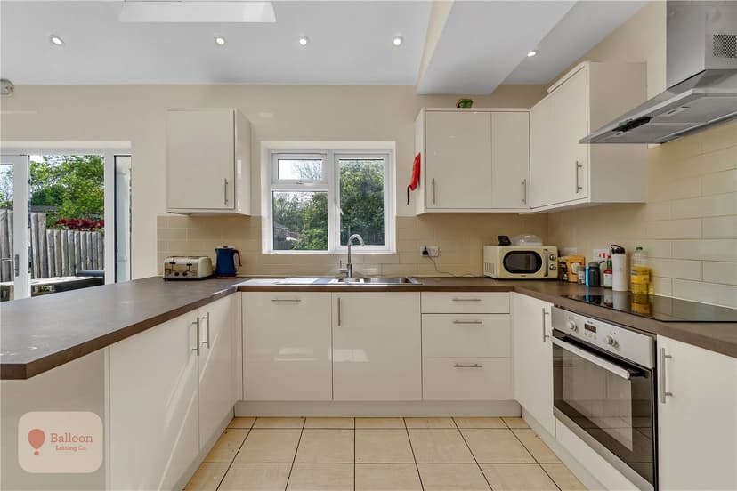 Room 1, Frome Valley Road - Image 8