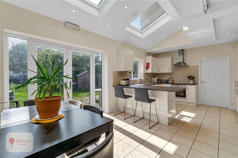 Room 1, Frome Valley Road - Image 6