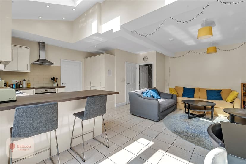 Room 1, Frome Valley Road - Image 3