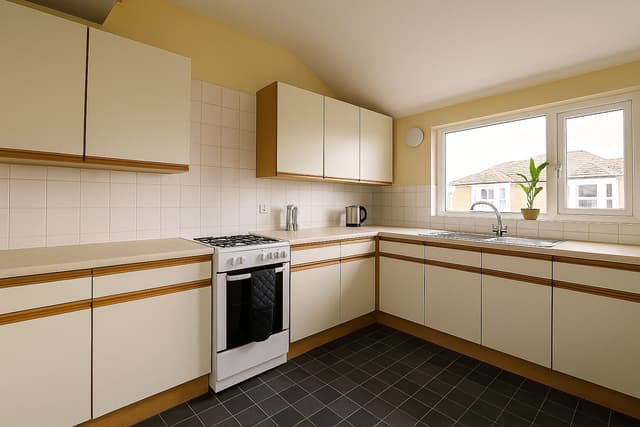 18, Highbury Road - Image 3