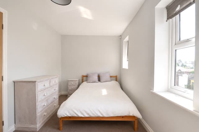 3B, Back Stoke Lane - Image 9