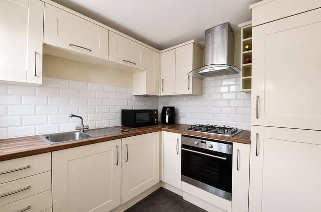 3B, Back Stoke Lane - Image 7