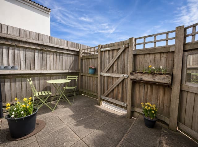 3B, Back Stoke Lane - Image 2