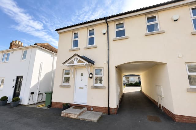 3B, Back Stoke Lane - Image 1